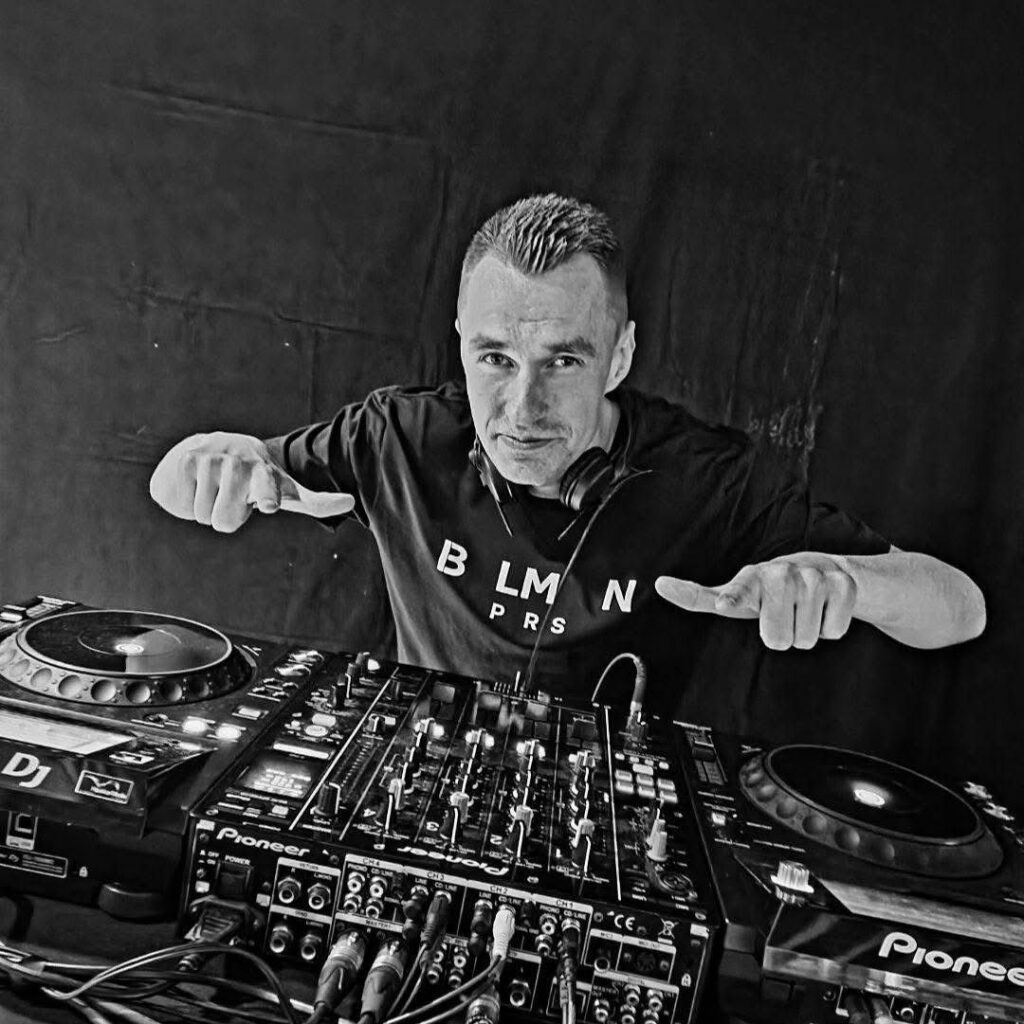 Dj AkizEh