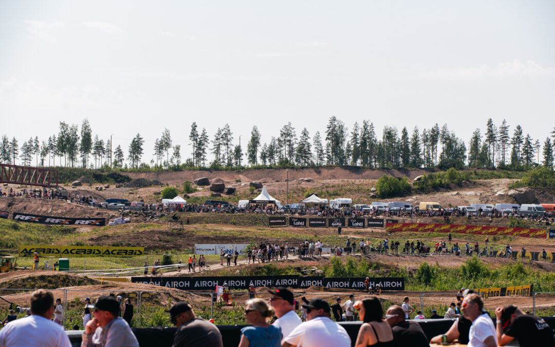 Sunshine Delights the Crowd at KymiRing